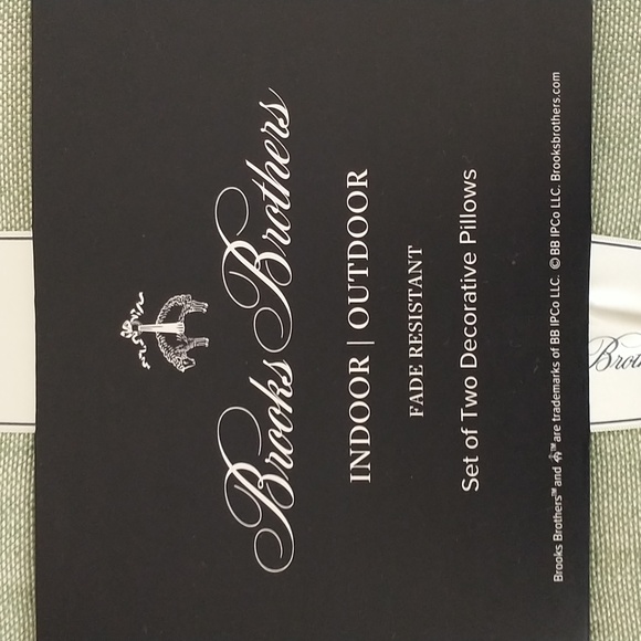 NWT Brooks Brothers Set Of 2 Decorative Indoor Outdoor  18x18  Pillows - Picture 4 of 5